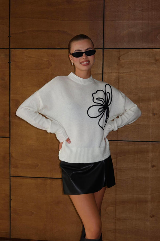 Çiçek Desenli Triko Kazak