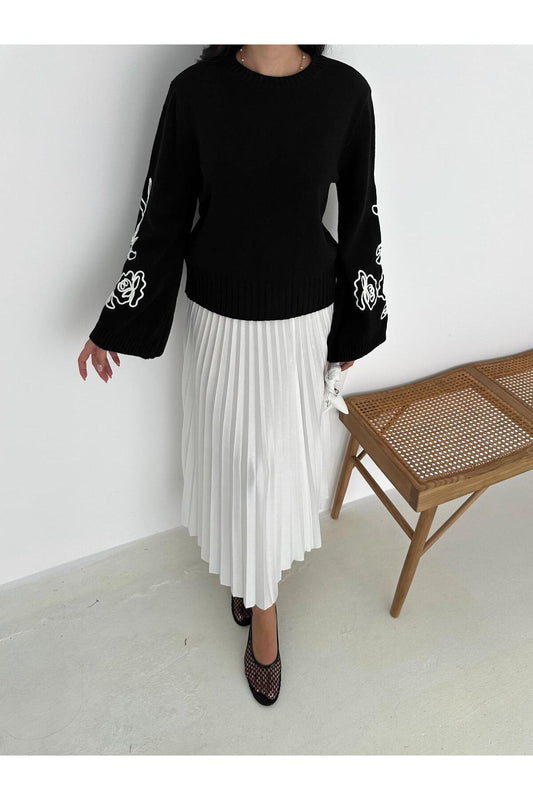 Kollari Nakış Detaylı İspanyol Kol Triko Kazak