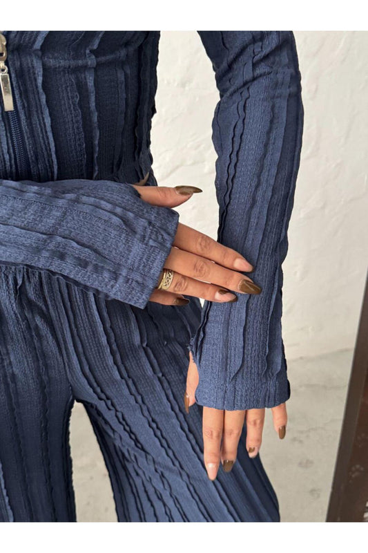 Parmak Geçmeli Kapüşonlu Crop Hırka & Geniş Paça Pantolon Dokulu Takım