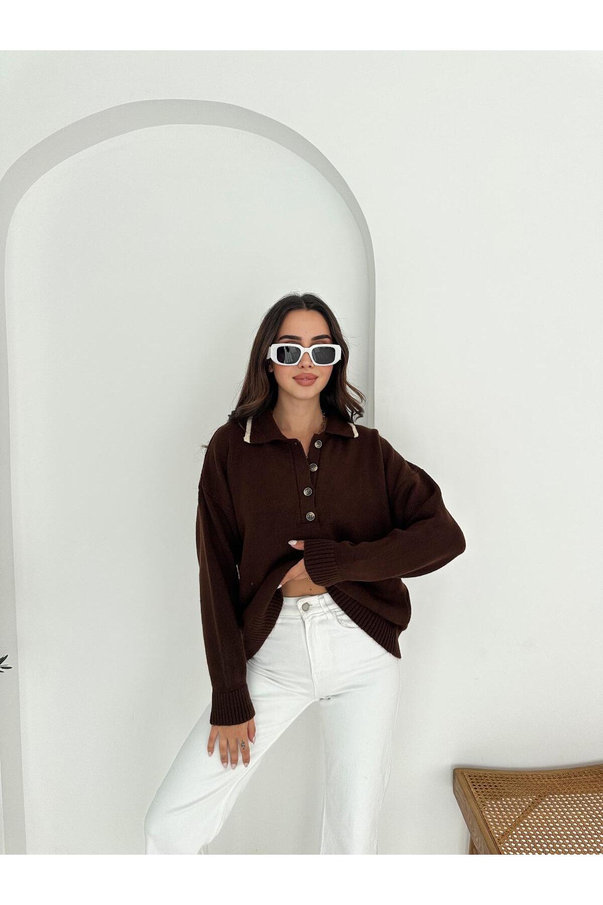 Polo Yaka Düğmeli Yumuşak Dokulu Triko Kazak