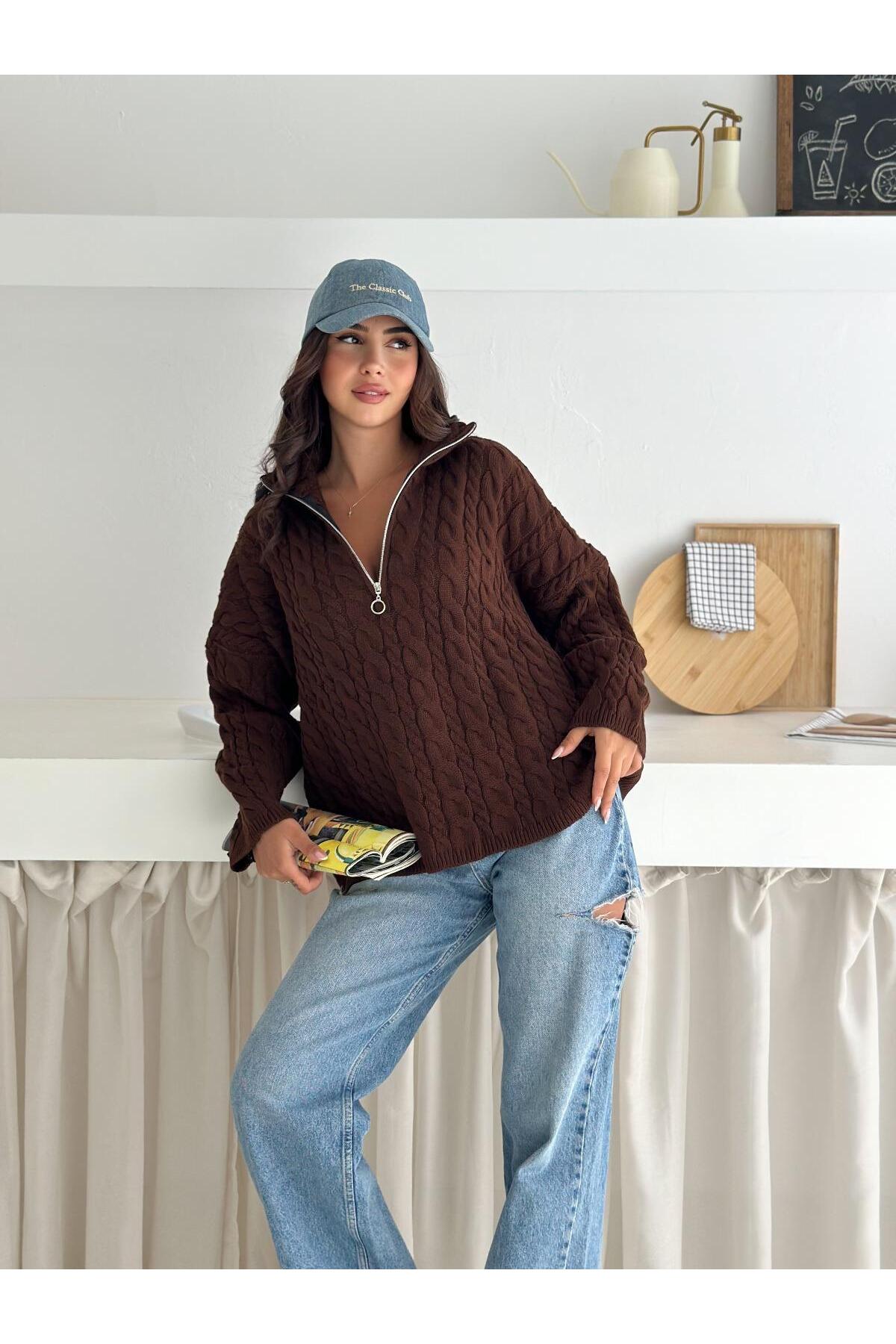 Saç Örgü Desenli Yarım Fermuarlı Dik Yaka Triko Kazak