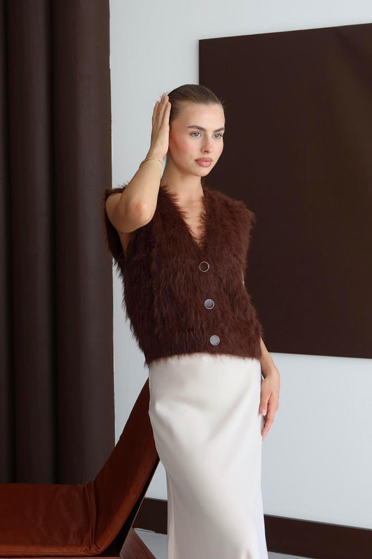 V Yaka Düğmeli Tüylü Triko Yelek