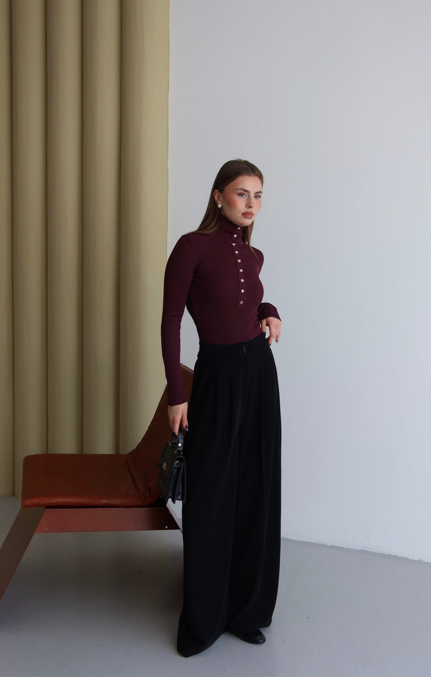 Metal Düğmeli Hakim Yaka (Yarım Balıkçı) Fitilli Triko Kazak