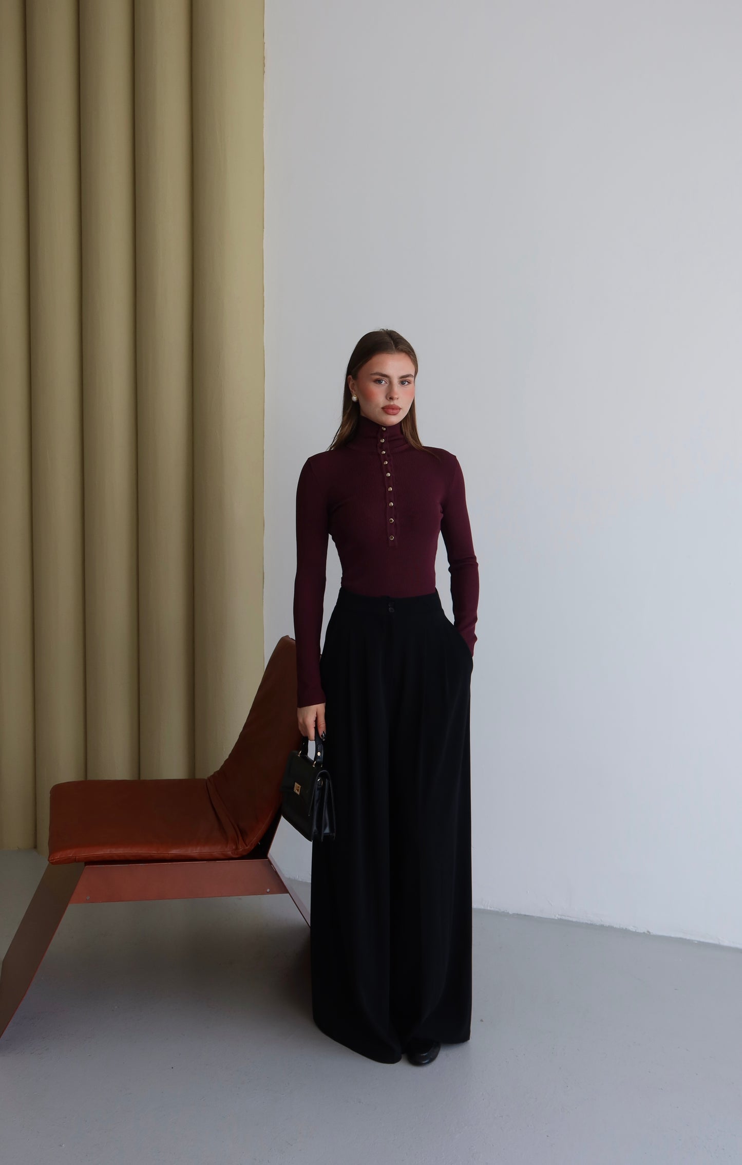 Metal Düğmeli Hakim Yaka (Yarım Balıkçı) Fitilli Triko Kazak