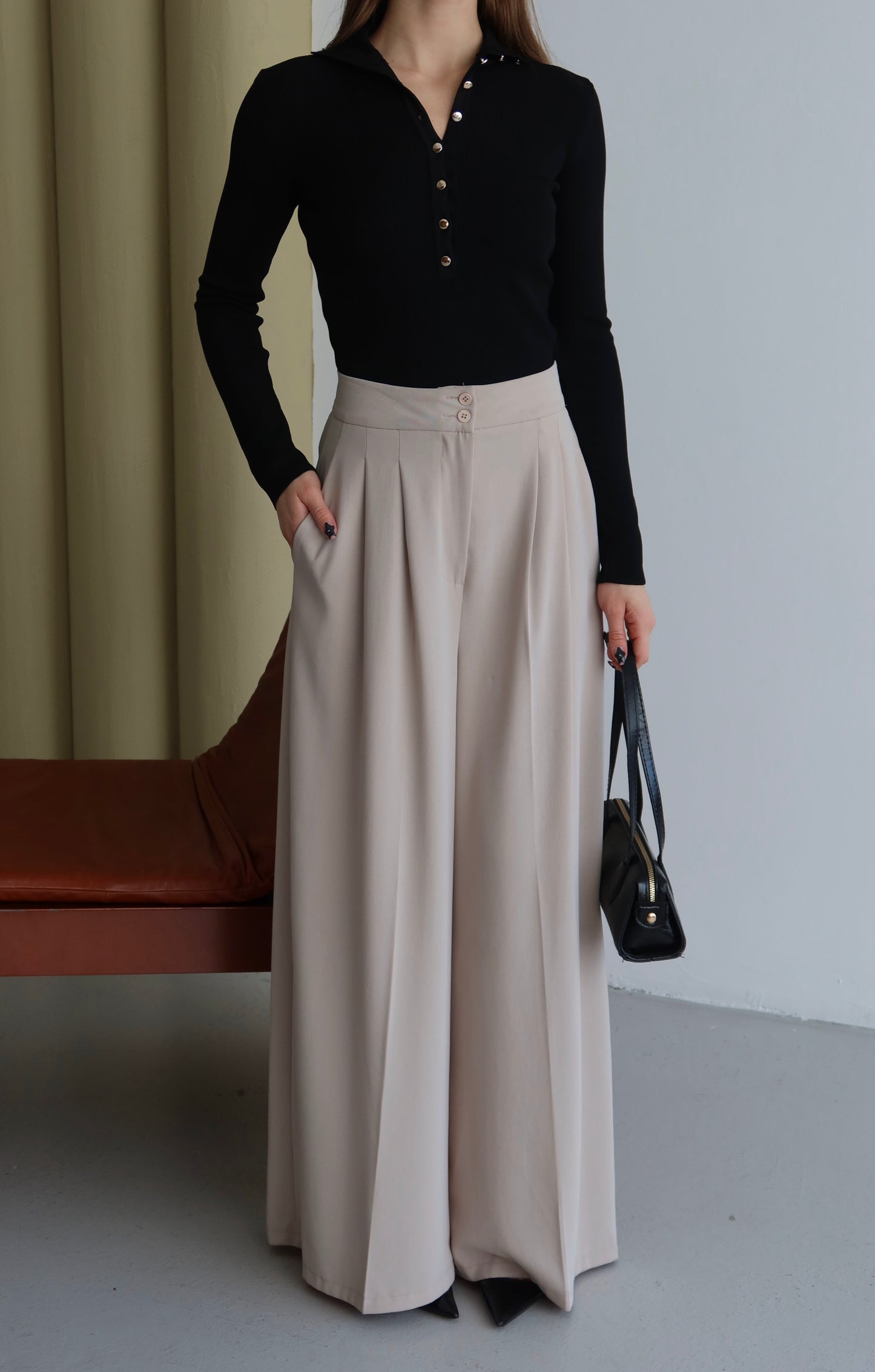 Metal Düğmeli Hakim Yaka (Yarım Balıkçı) Fitilli Triko Kazak