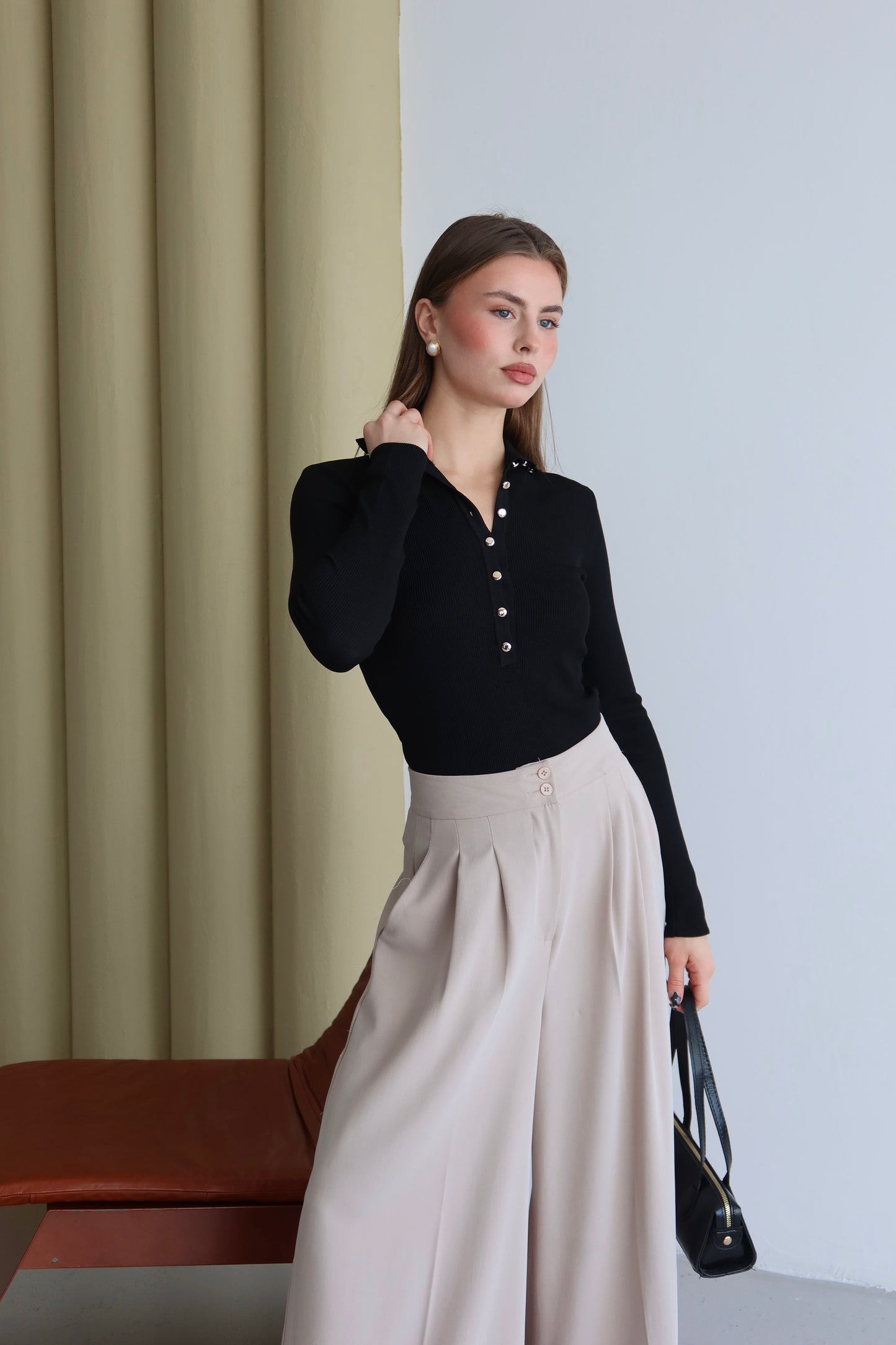 Metal Düğmeli Hakim Yaka (Yarım Balıkçı) Fitilli Triko Kazak