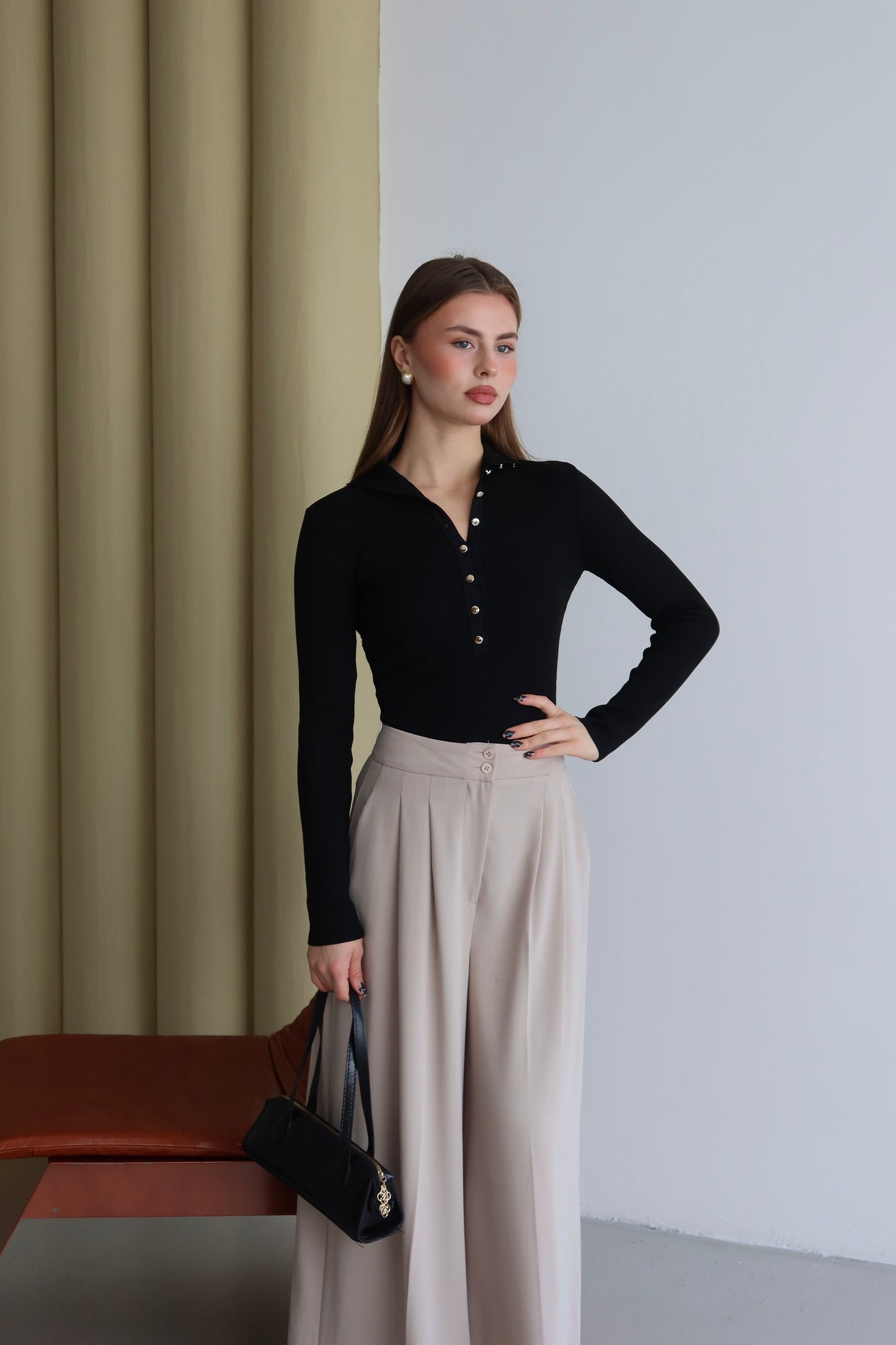 Metal Düğmeli Hakim Yaka (Yarım Balıkçı) Fitilli Triko Kazak