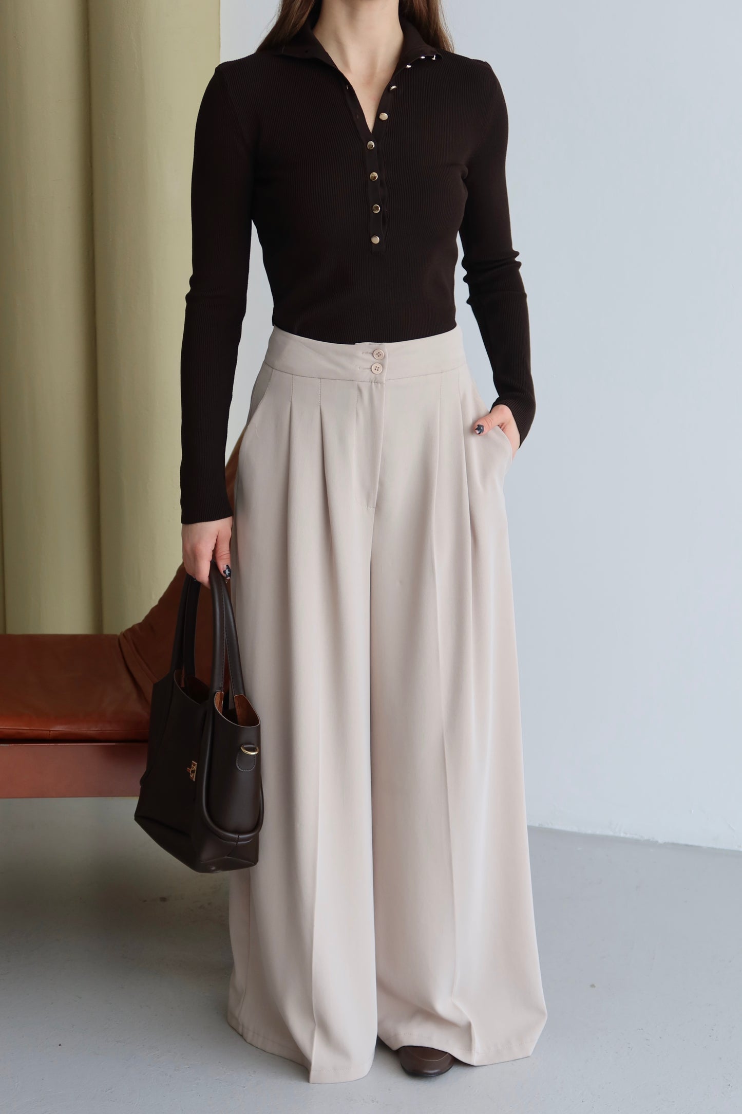 Metal Düğmeli Hakim Yaka (Yarım Balıkçı) Fitilli Triko Kazak