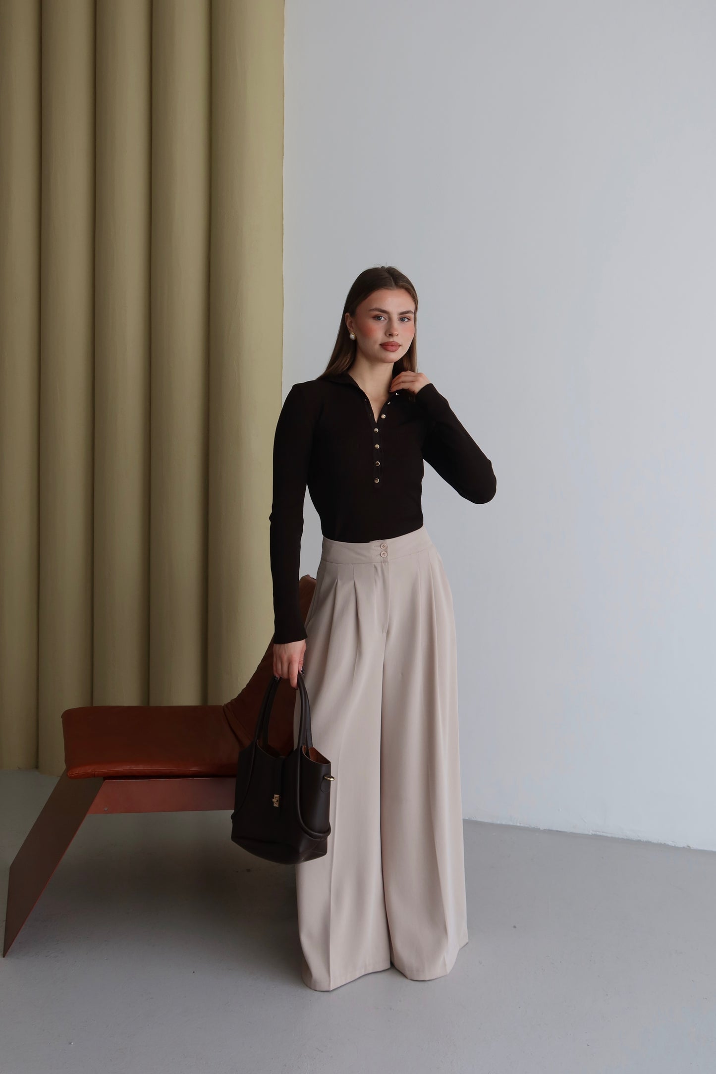 Metal Düğmeli Hakim Yaka (Yarım Balıkçı) Fitilli Triko Kazak