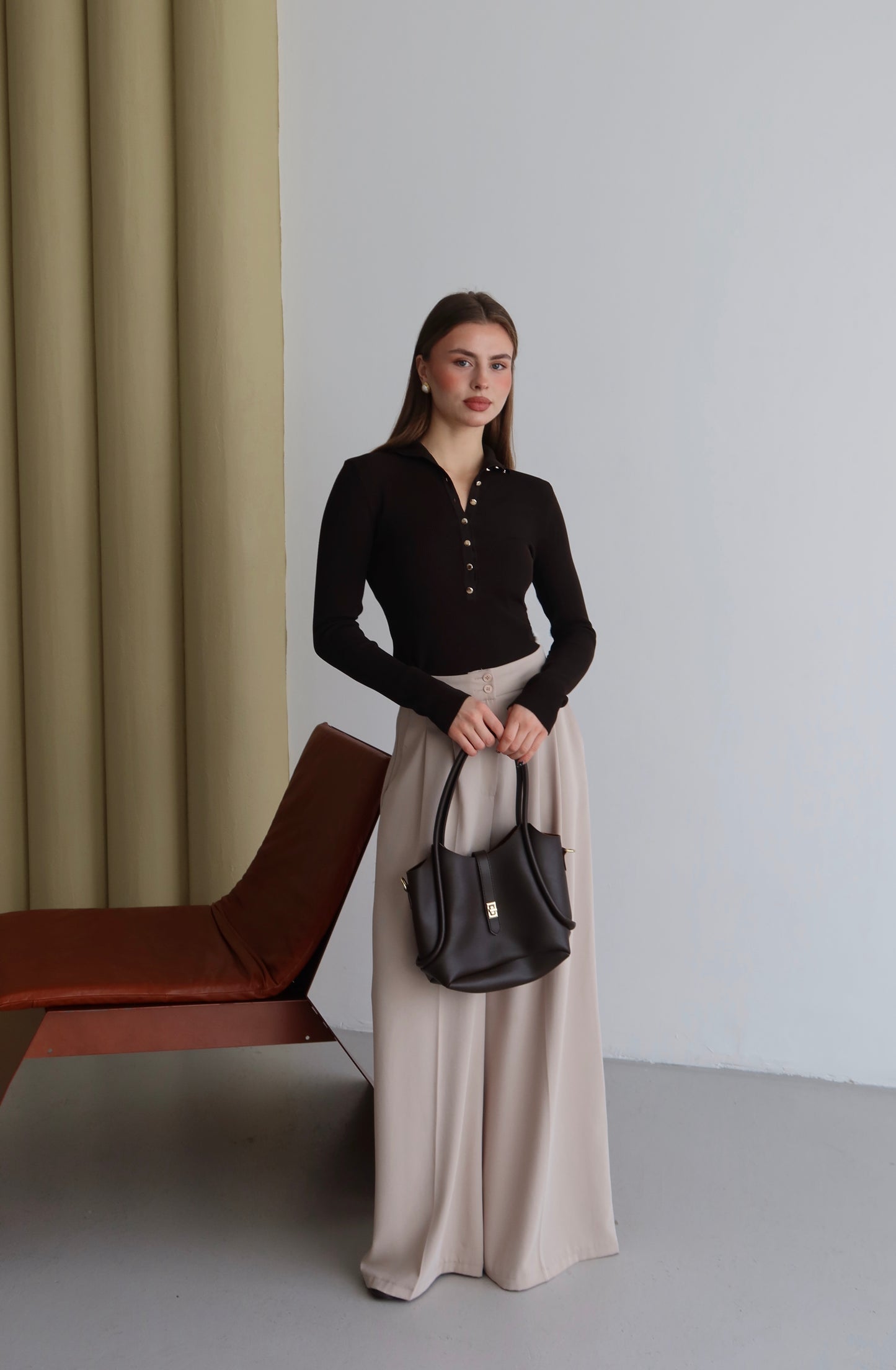 Metal Düğmeli Hakim Yaka (Yarım Balıkçı) Fitilli Triko Kazak