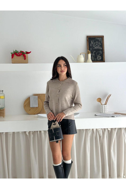 Bebek Yakalı Cepli Düğmeli Kısa Triko Hırka