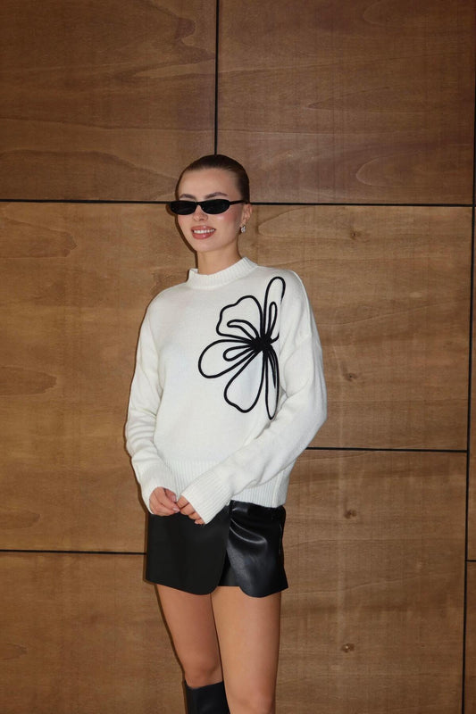 Çiçek Desenli Triko Kazak