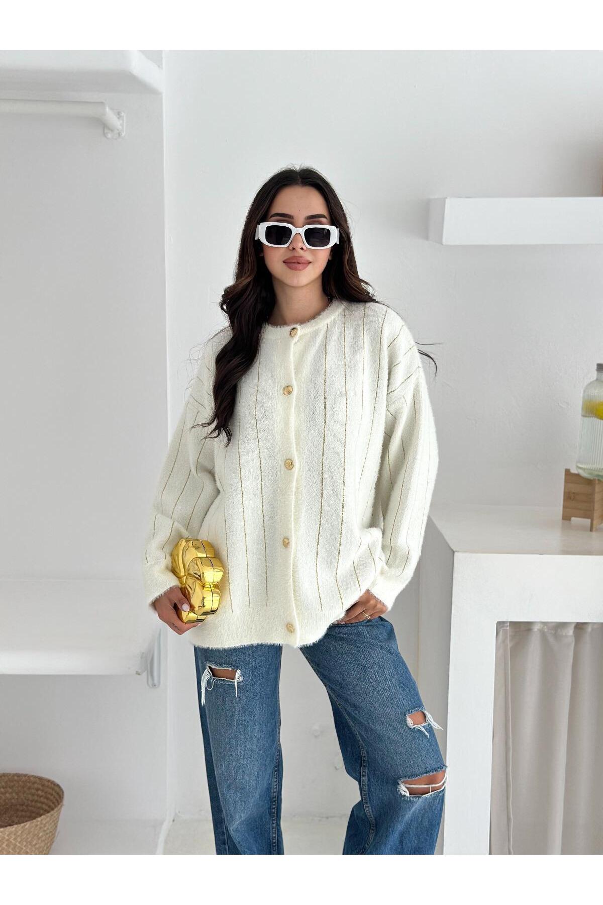 Düğmeli Çizgili Yumuşak Dokulu Triko Hırka