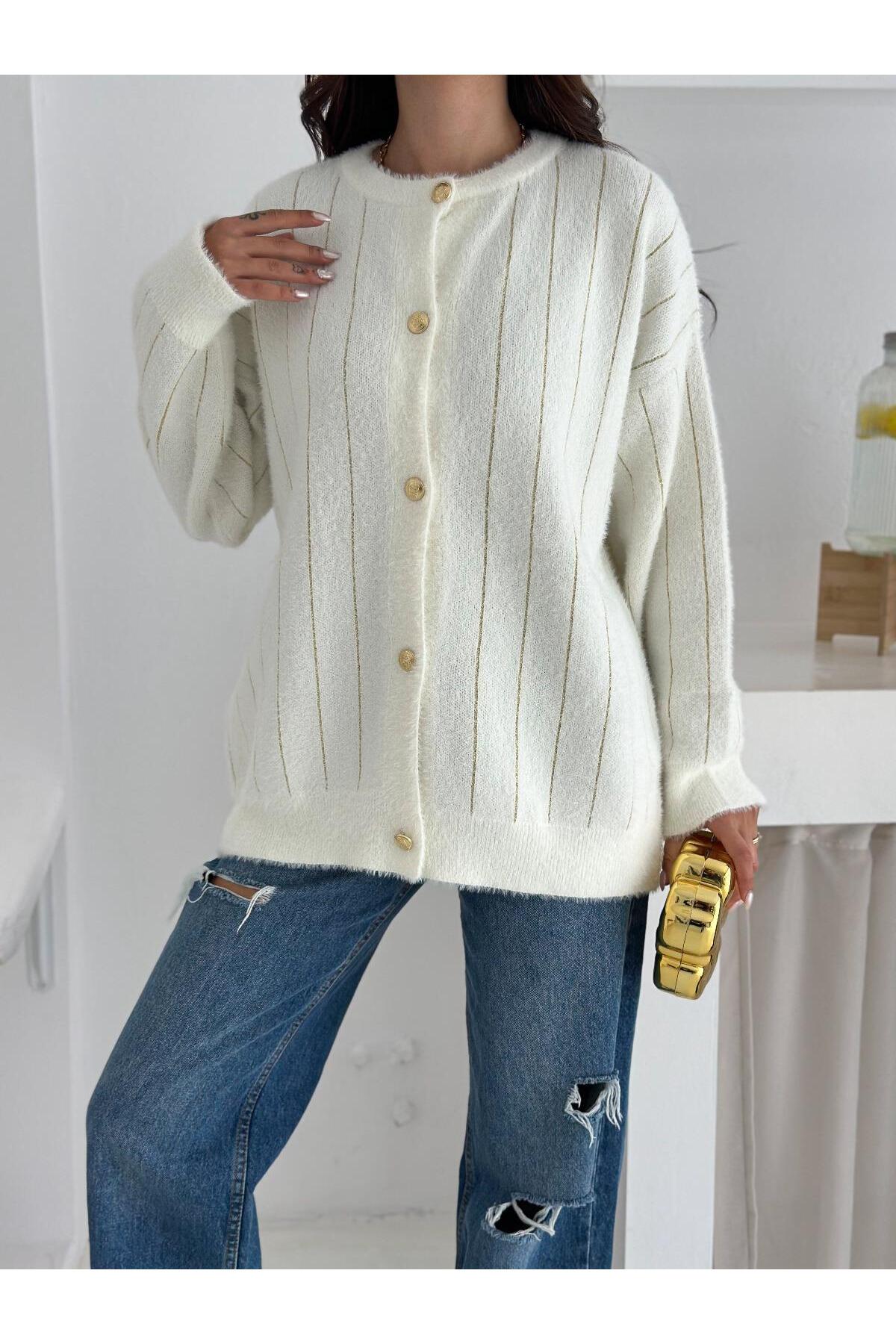 Düğmeli Çizgili Yumuşak Dokulu Triko Hırka