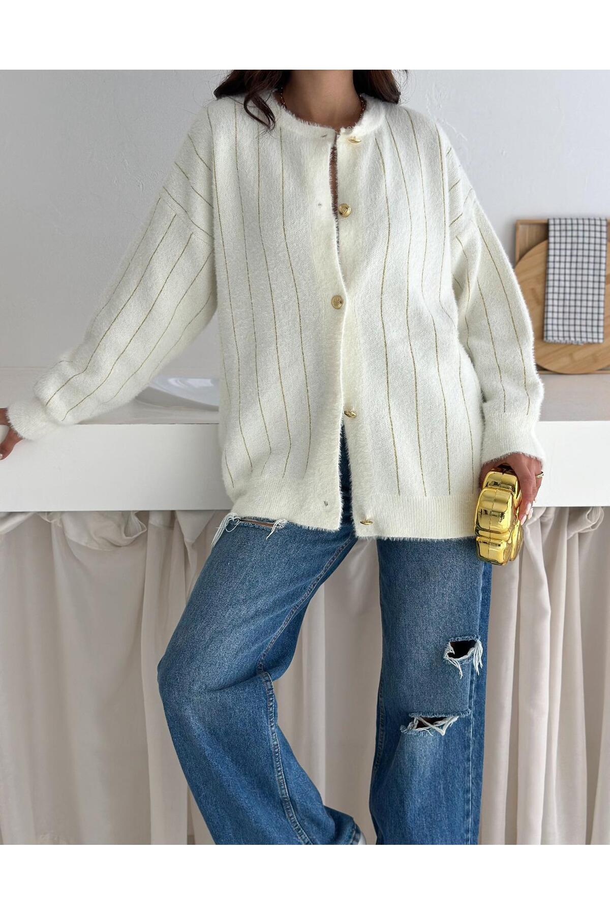 Düğmeli Çizgili Yumuşak Dokulu Triko Hırka