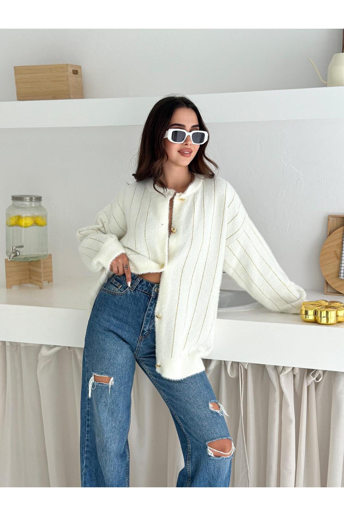 Düğmeli Çizgili Yumuşak Dokulu Triko Hırka