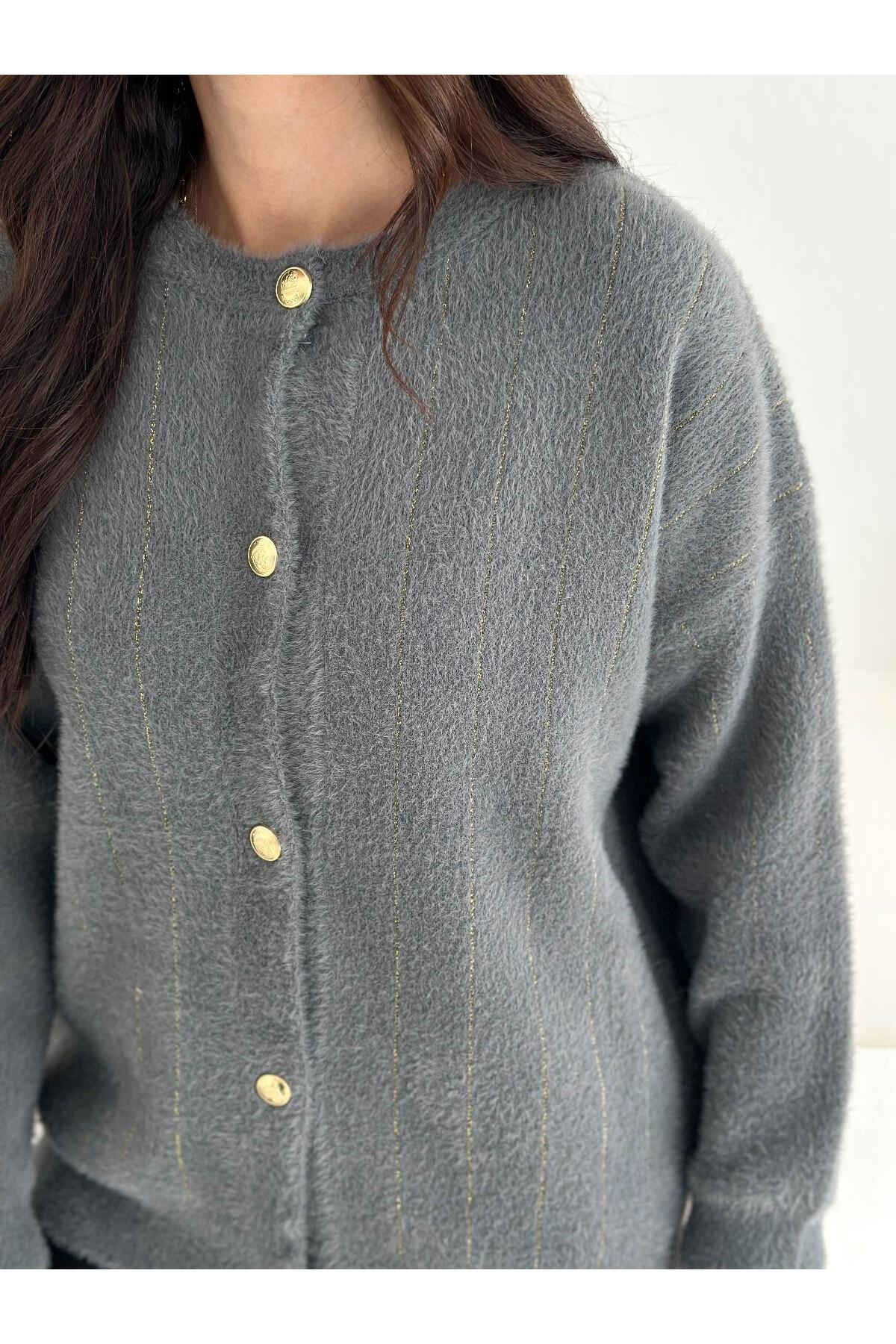 Düğmeli Çizgili Yumuşak Dokulu Triko Hırka