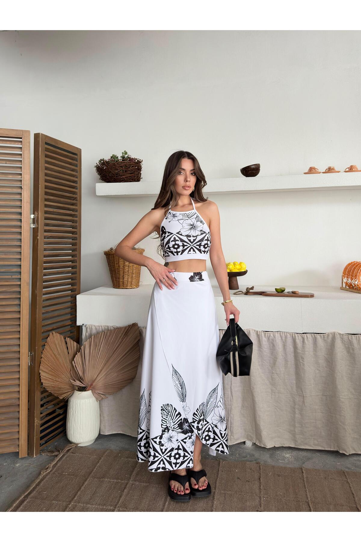 Etnik Desenli Siyah Crop ve Yırtmaçlı Maxi Etek Takım