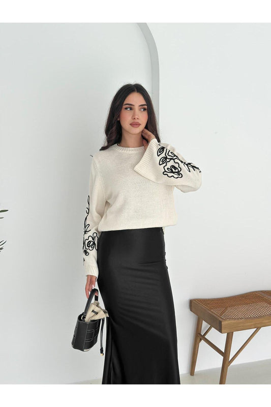 Kollari Nakış Detaylı İspanyol Kol Triko Kazak