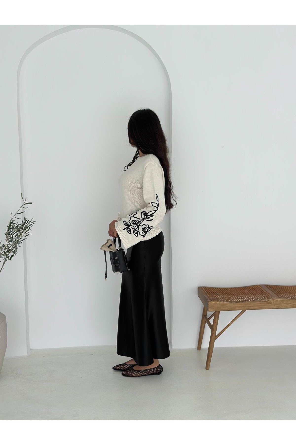 Kollari Nakış Detaylı İspanyol Kol Triko Kazak