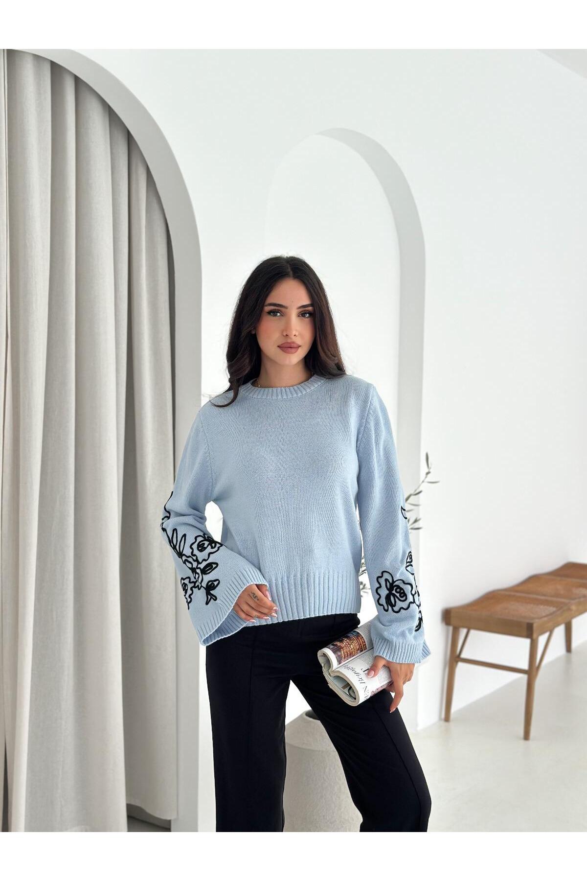 Kollari Nakış Detaylı İspanyol Kol Triko Kazak