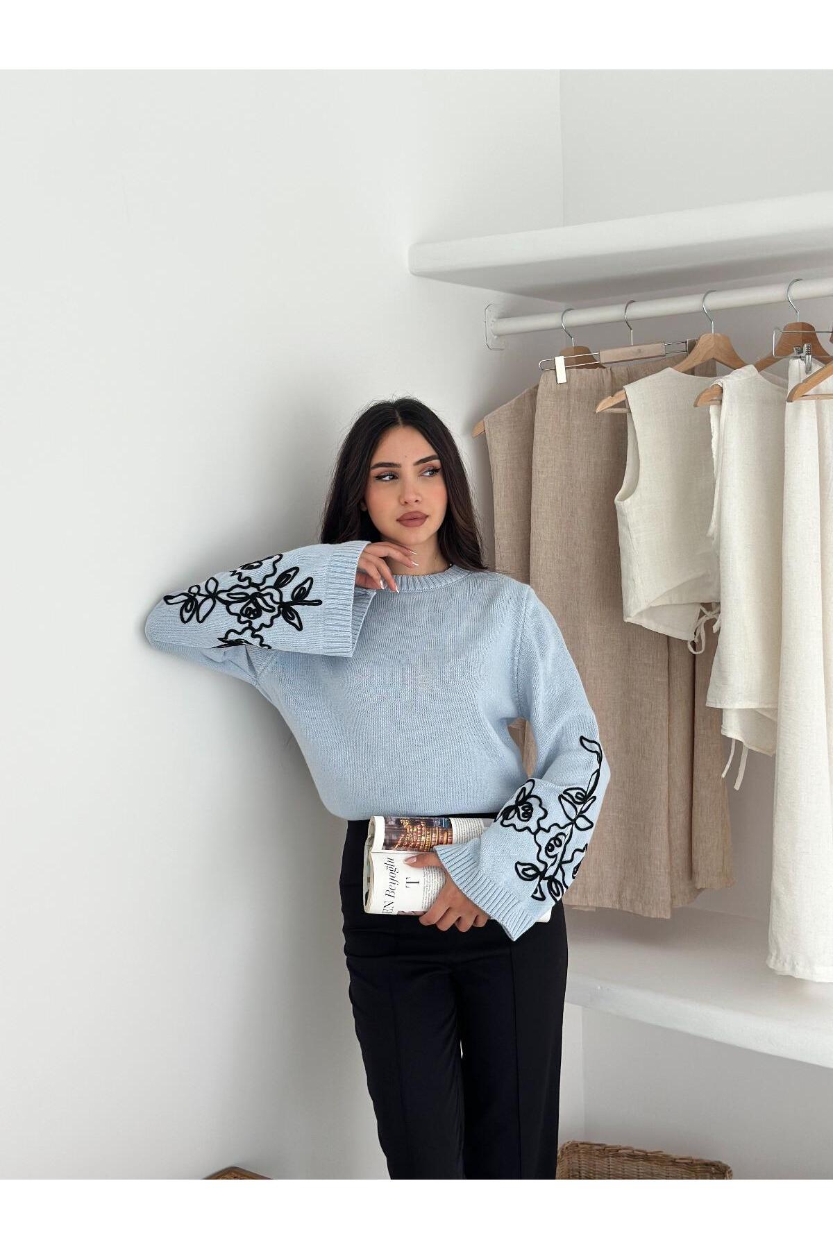 Kollari Nakış Detaylı İspanyol Kol Triko Kazak