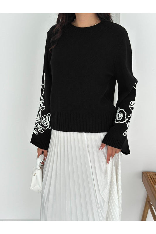 Kollari Nakış Detaylı İspanyol Kol Triko Kazak