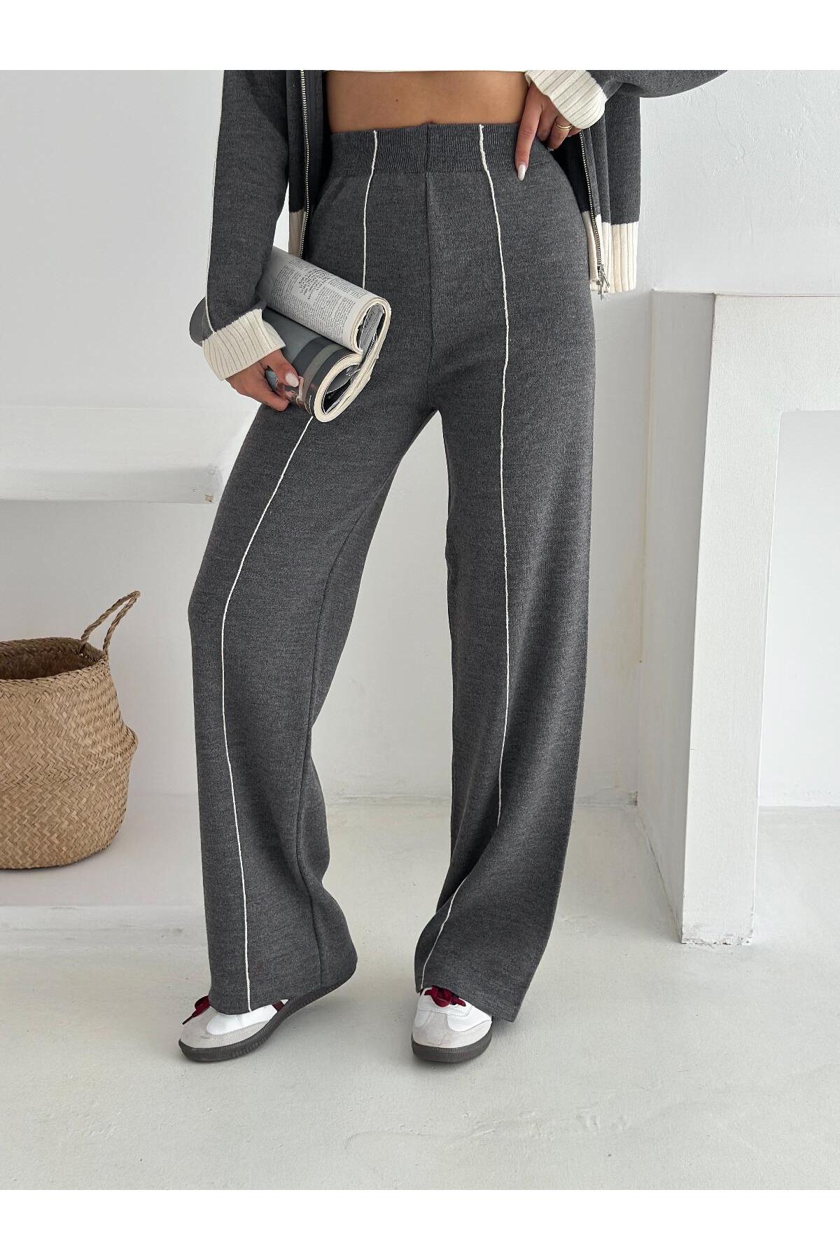 Kontrast Dikişli Çift Yönlü Fermuarlı Dik Yakalı Triko Takım