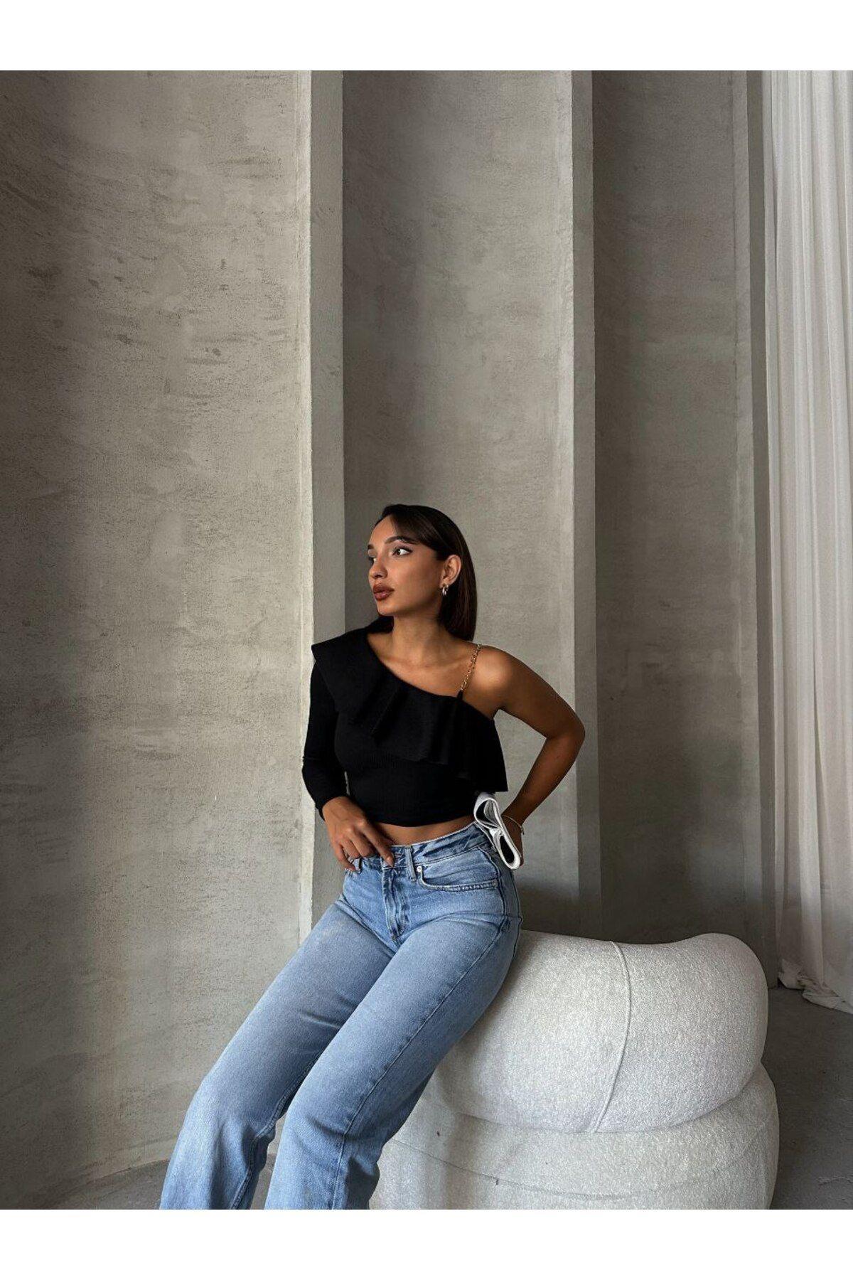 Önü Gipeli Tek Omuz Zincir Detaylı Uzun Kol Bürümcük Bluz