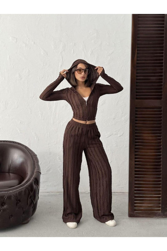 Parmak Geçmeli Kapüşonlu Crop Hırka & Geniş Paça Pantolon Dokulu Takım