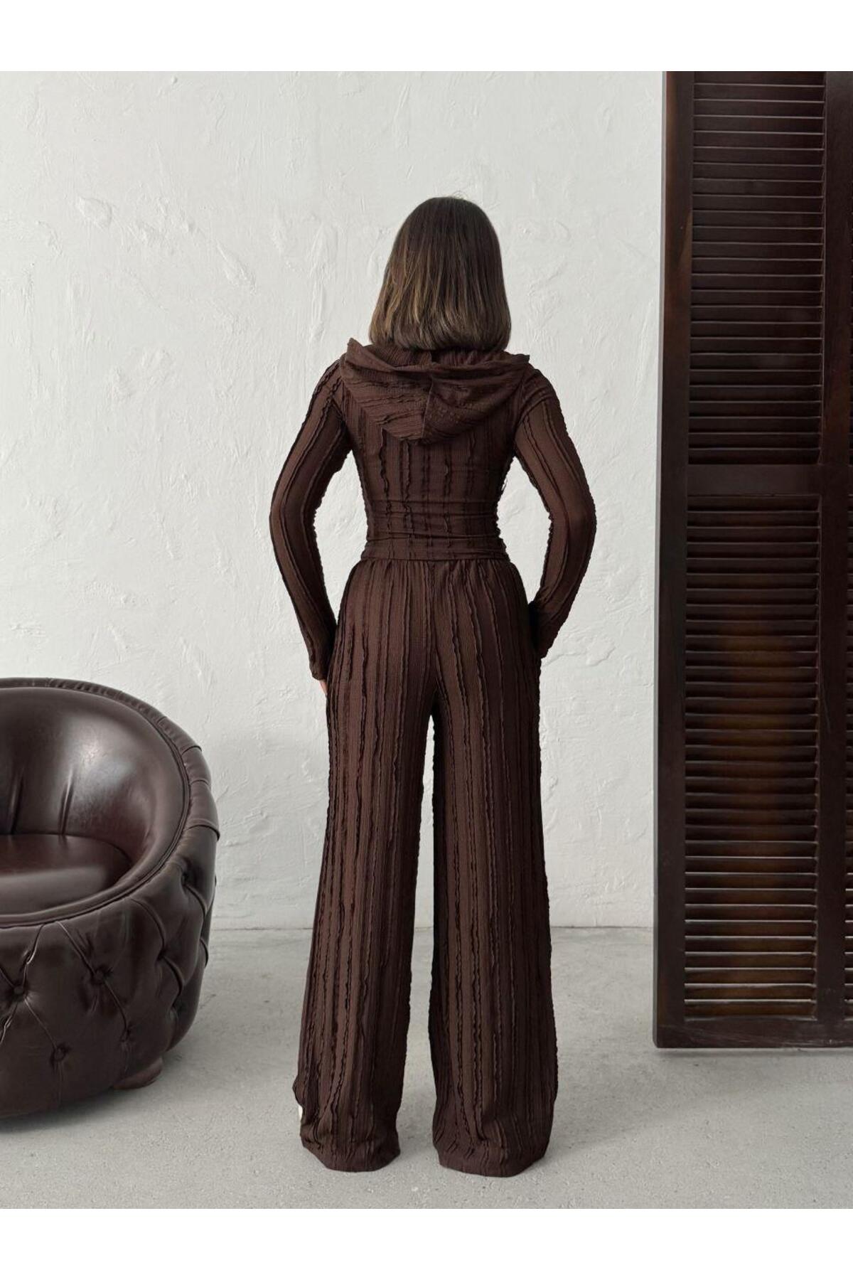 Parmak Geçmeli Kapüşonlu Crop Hırka & Geniş Paça Pantolon Dokulu Takım