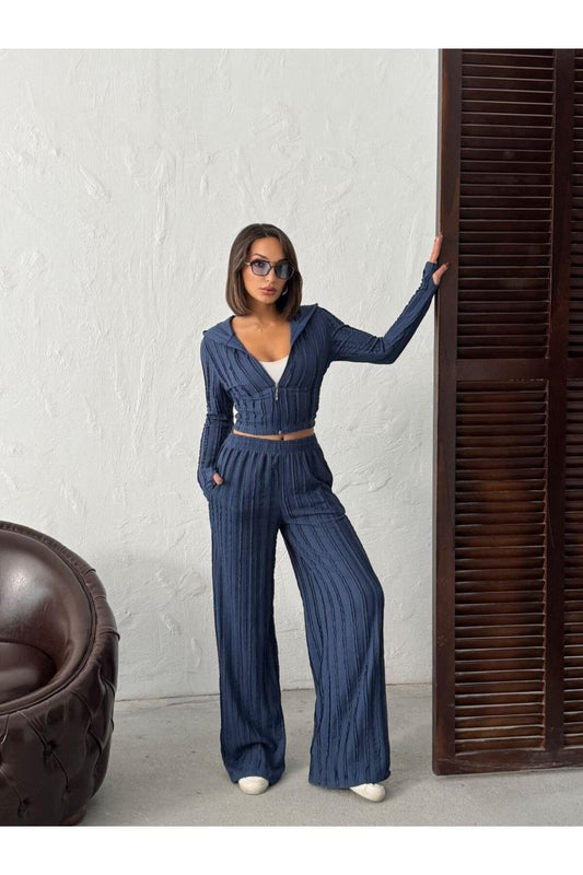 Parmak Geçmeli Kapüşonlu Crop Hırka & Geniş Paça Pantolon Dokulu Takım