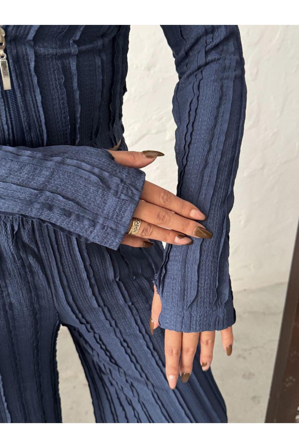 Parmak Geçmeli Kapüşonlu Crop Hırka & Geniş Paça Pantolon Dokulu Takım