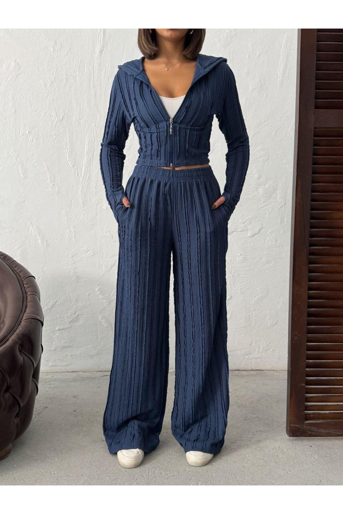 Parmak Geçmeli Kapüşonlu Crop Hırka & Geniş Paça Pantolon Dokulu Takım