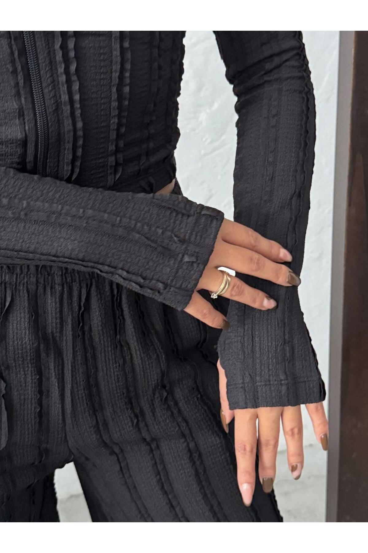 Parmak Geçmeli Kapüşonlu Crop Hırka & Geniş Paça Pantolon Dokulu Takım