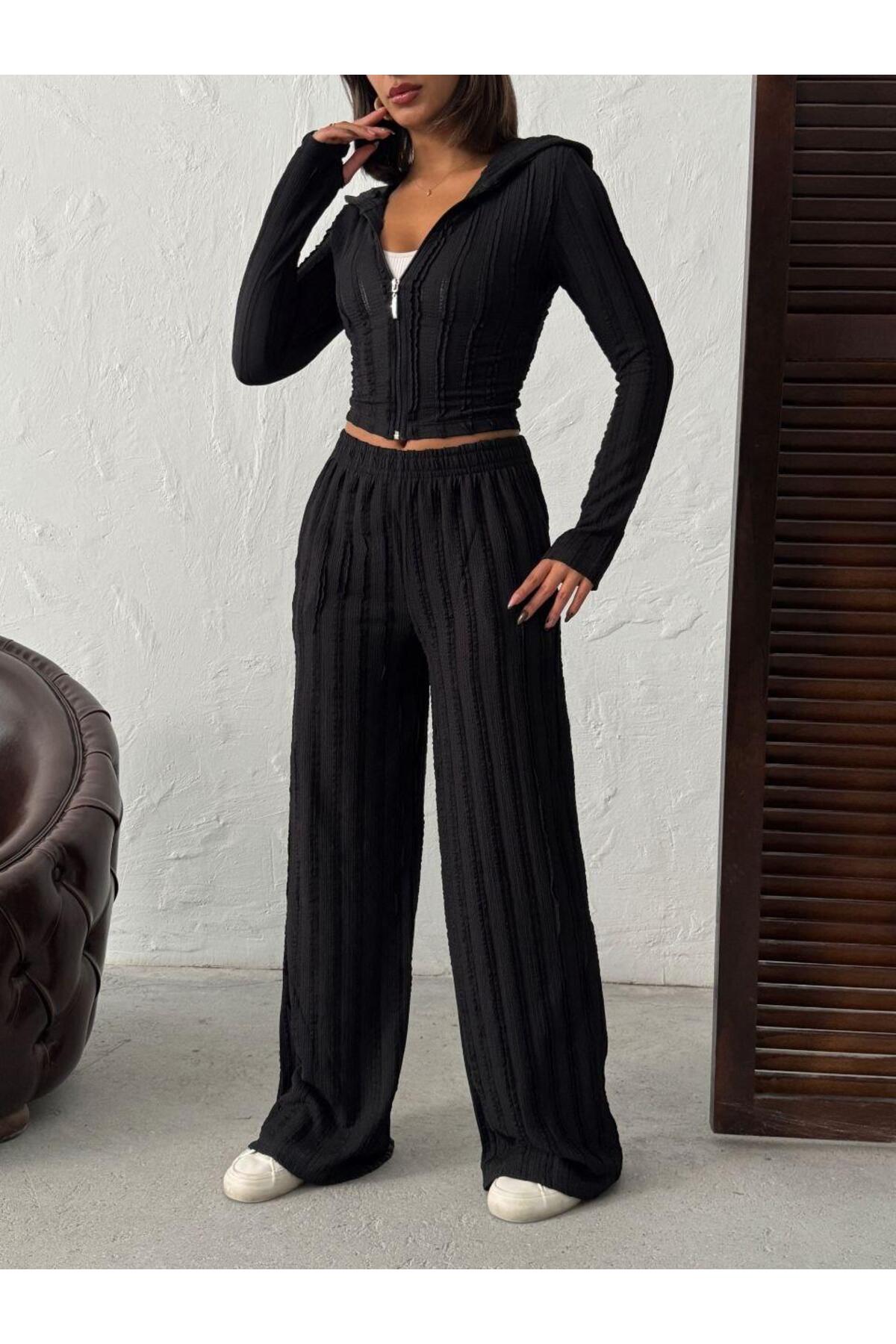 Parmak Geçmeli Kapüşonlu Crop Hırka & Geniş Paça Pantolon Dokulu Takım