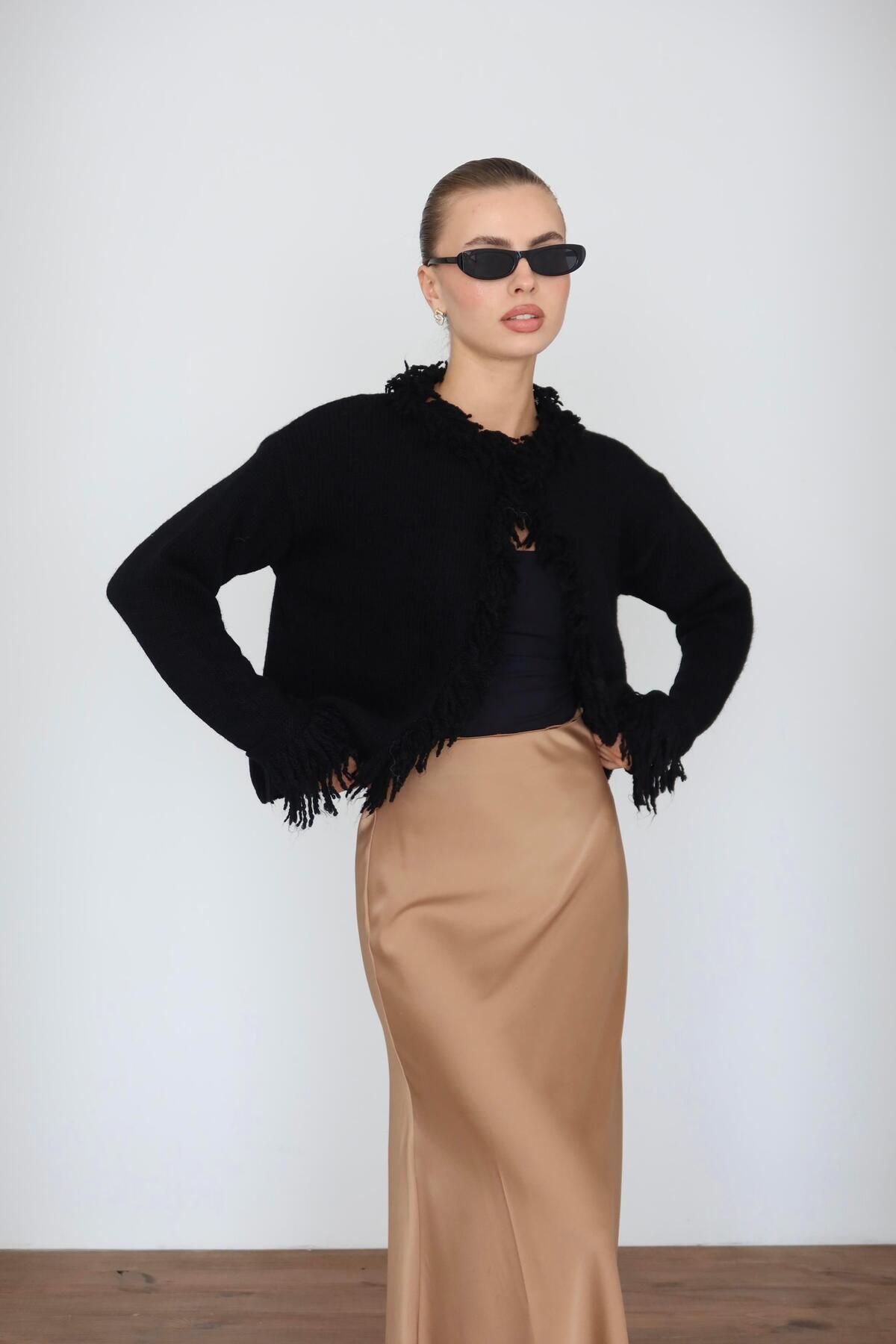 Püskül Detaylı Triko Hırka