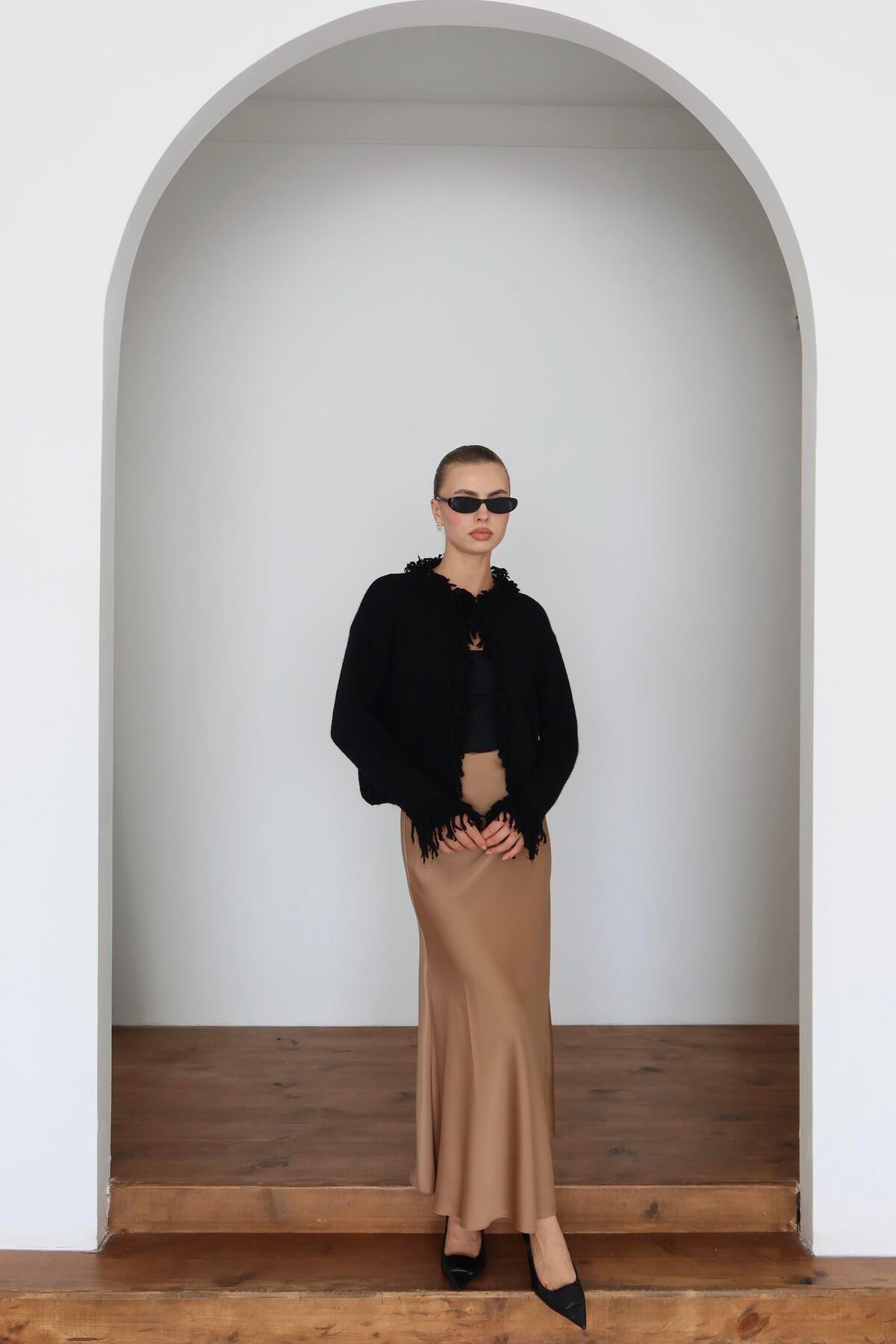 Püskül Detaylı Triko Hırka