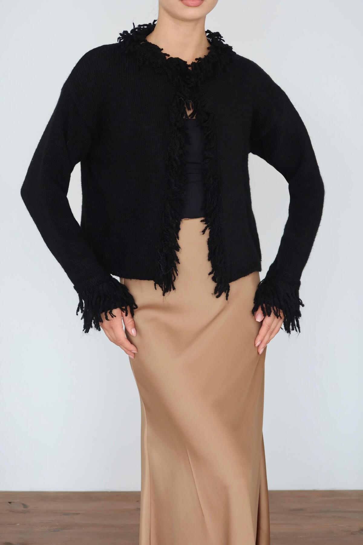 Püskül Detaylı Triko Hırka