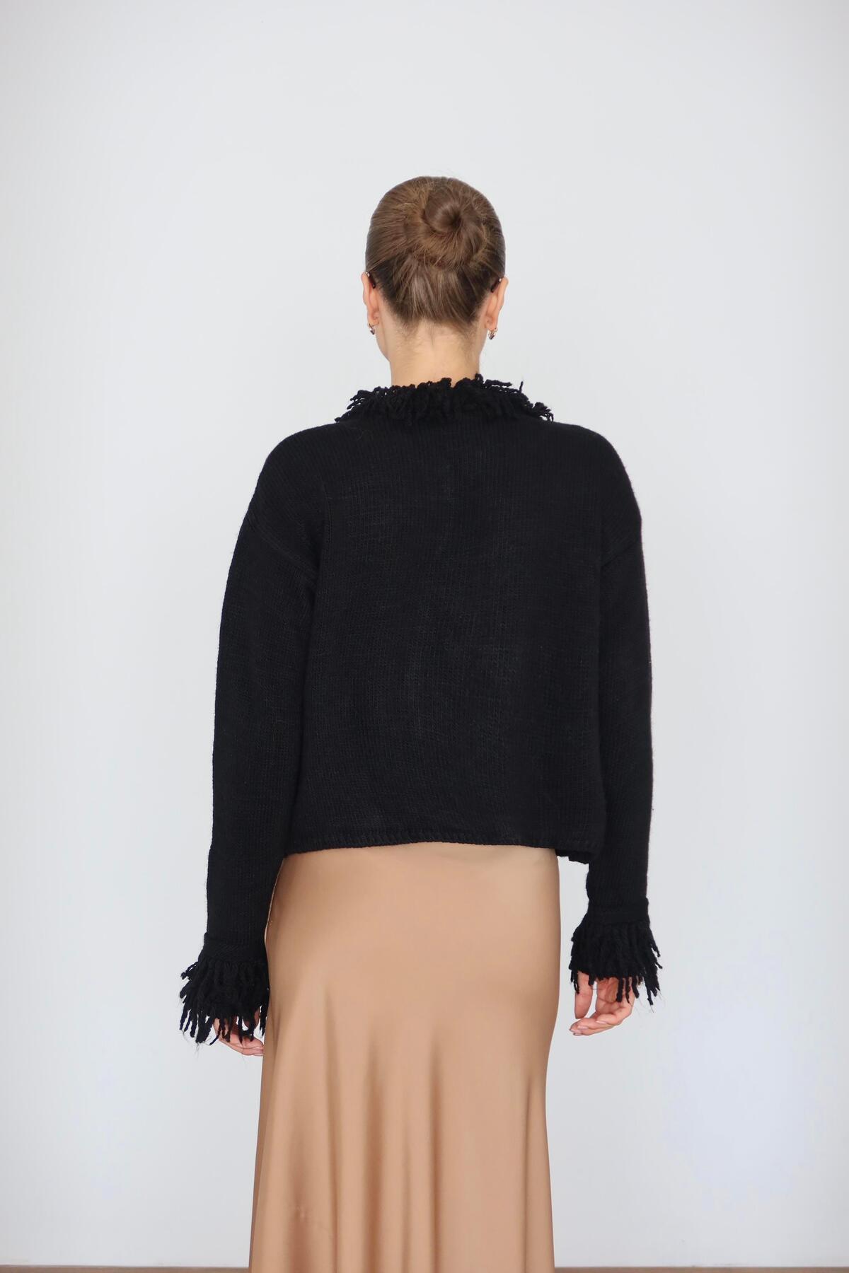 Püskül Detaylı Triko Hırka