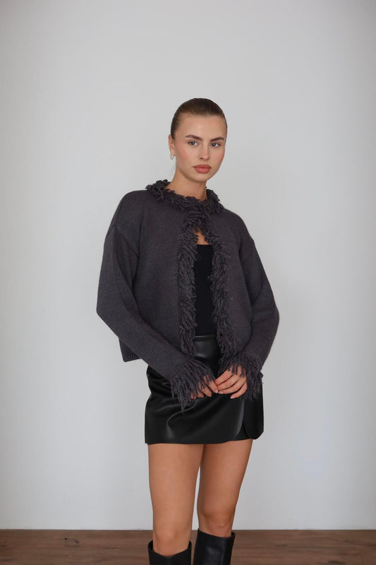 Püskül Detaylı Triko Hırka