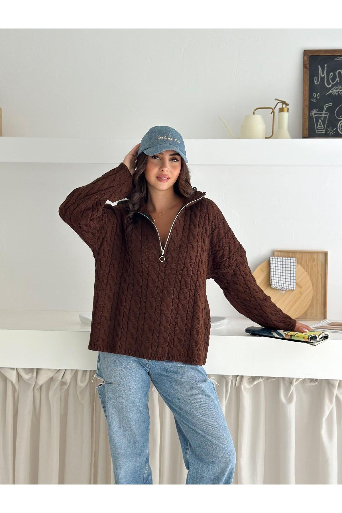 Saç Örgü Desenli Yarım Fermuarlı Dik Yaka Triko Kazak