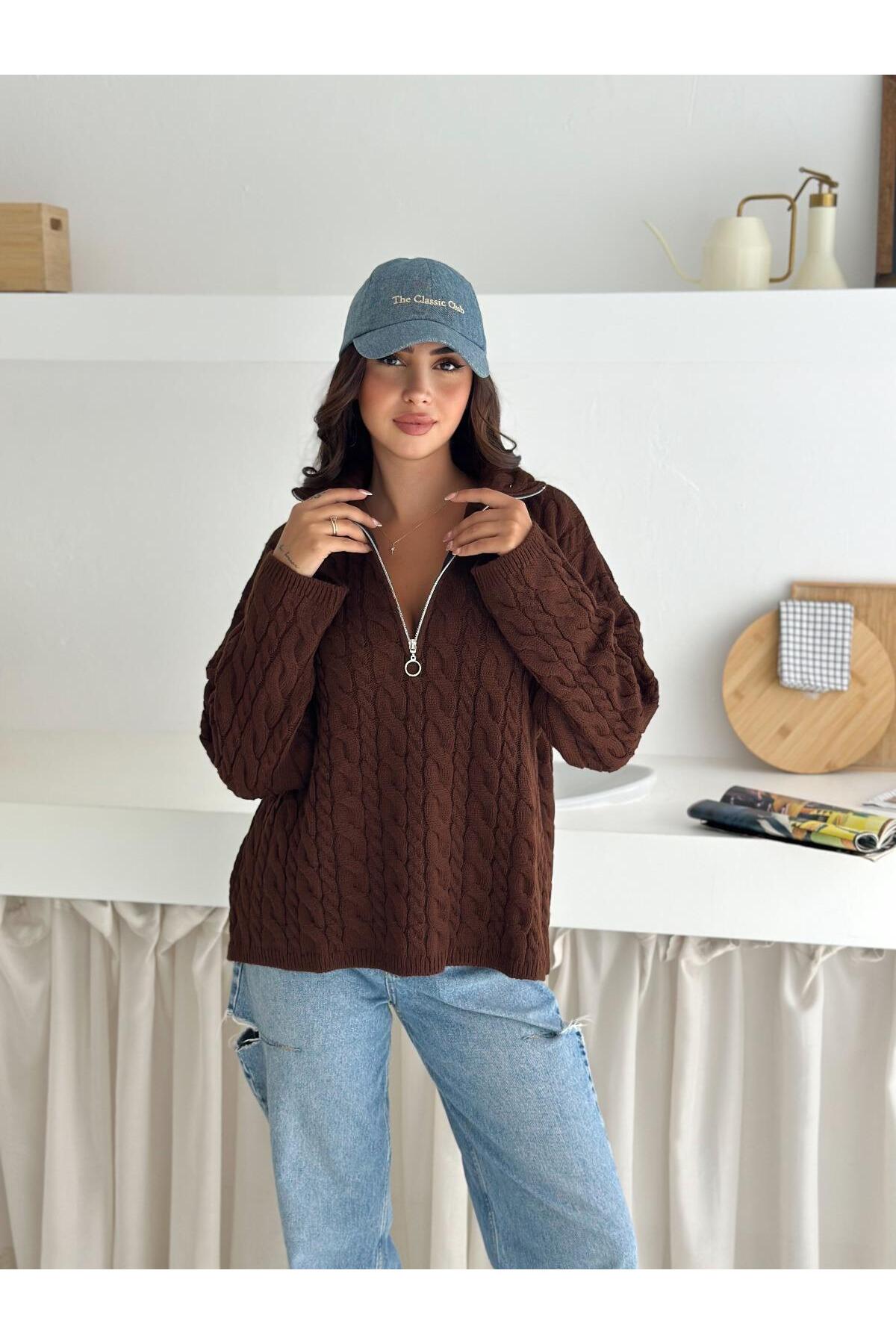 Saç Örgü Desenli Yarım Fermuarlı Dik Yaka Triko Kazak