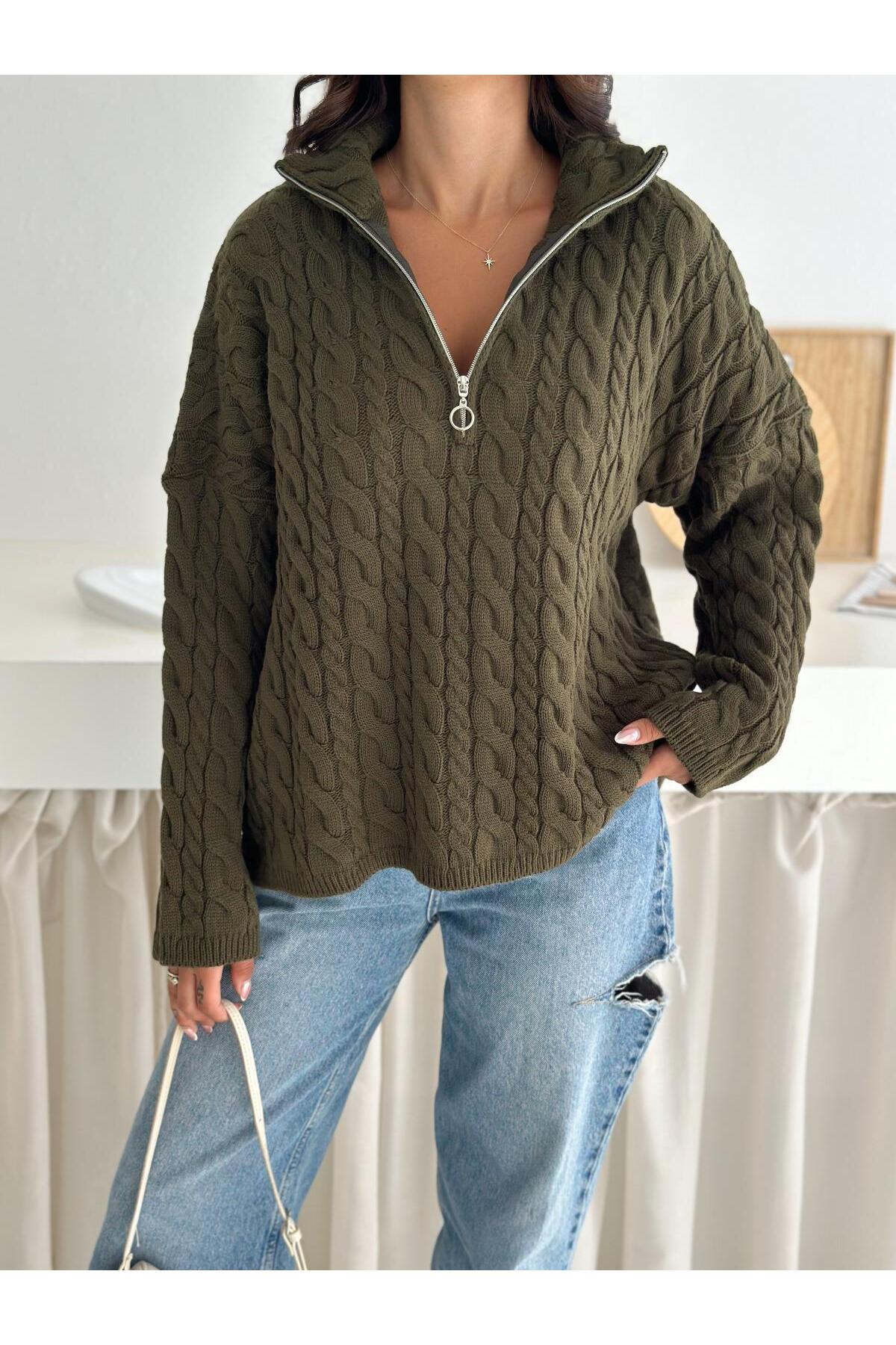 Saç Örgü Desenli Yarım Fermuarlı Dik Yaka Triko Kazak