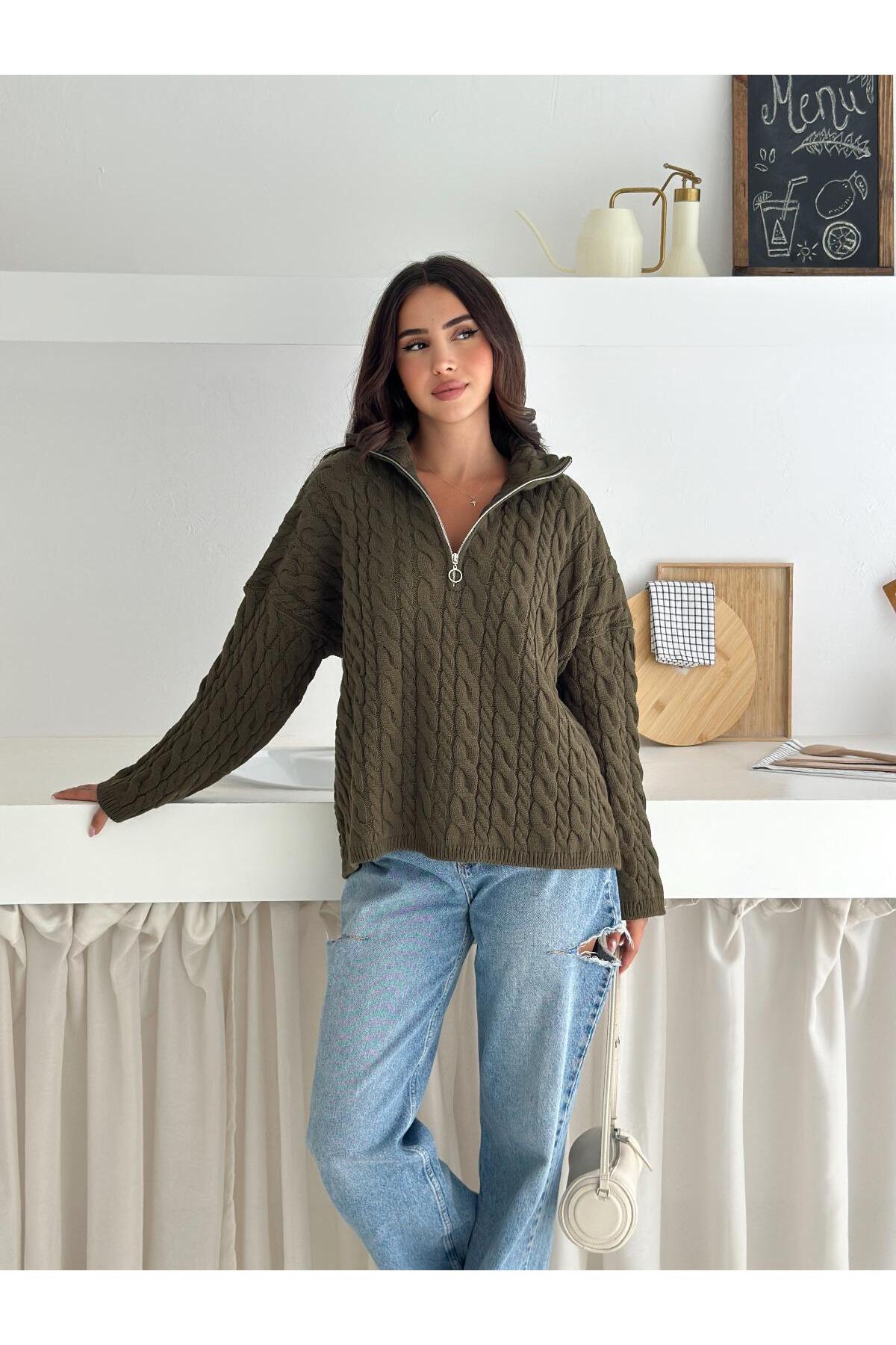 Saç Örgü Desenli Yarım Fermuarlı Dik Yaka Triko Kazak