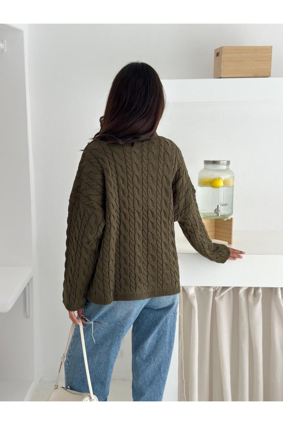 Saç Örgü Desenli Yarım Fermuarlı Dik Yaka Triko Kazak