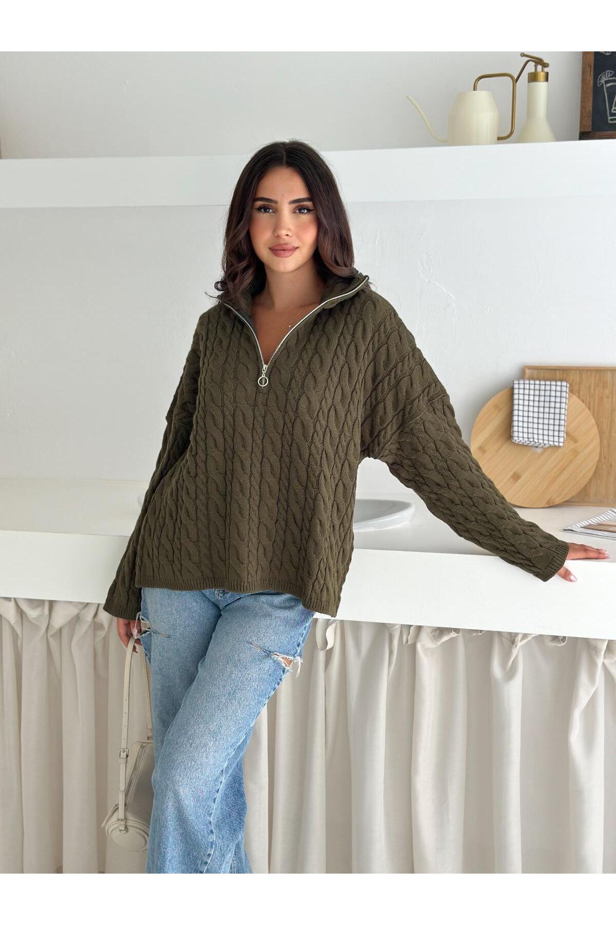 Saç Örgü Desenli Yarım Fermuarlı Dik Yaka Triko Kazak