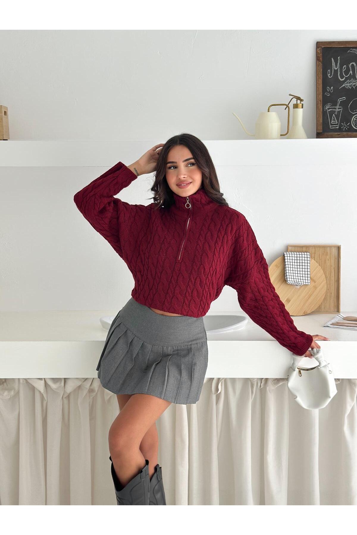 Saç Örgü Desenli Yarım Fermuarlı Dik Yaka Triko Kazak