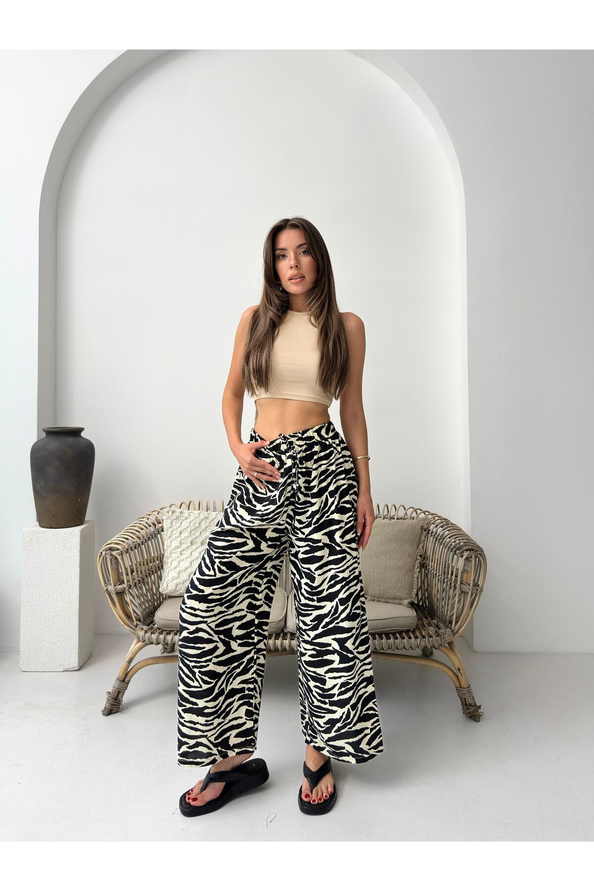 Siyah Zebra Desenli Bol Paça Pantolon