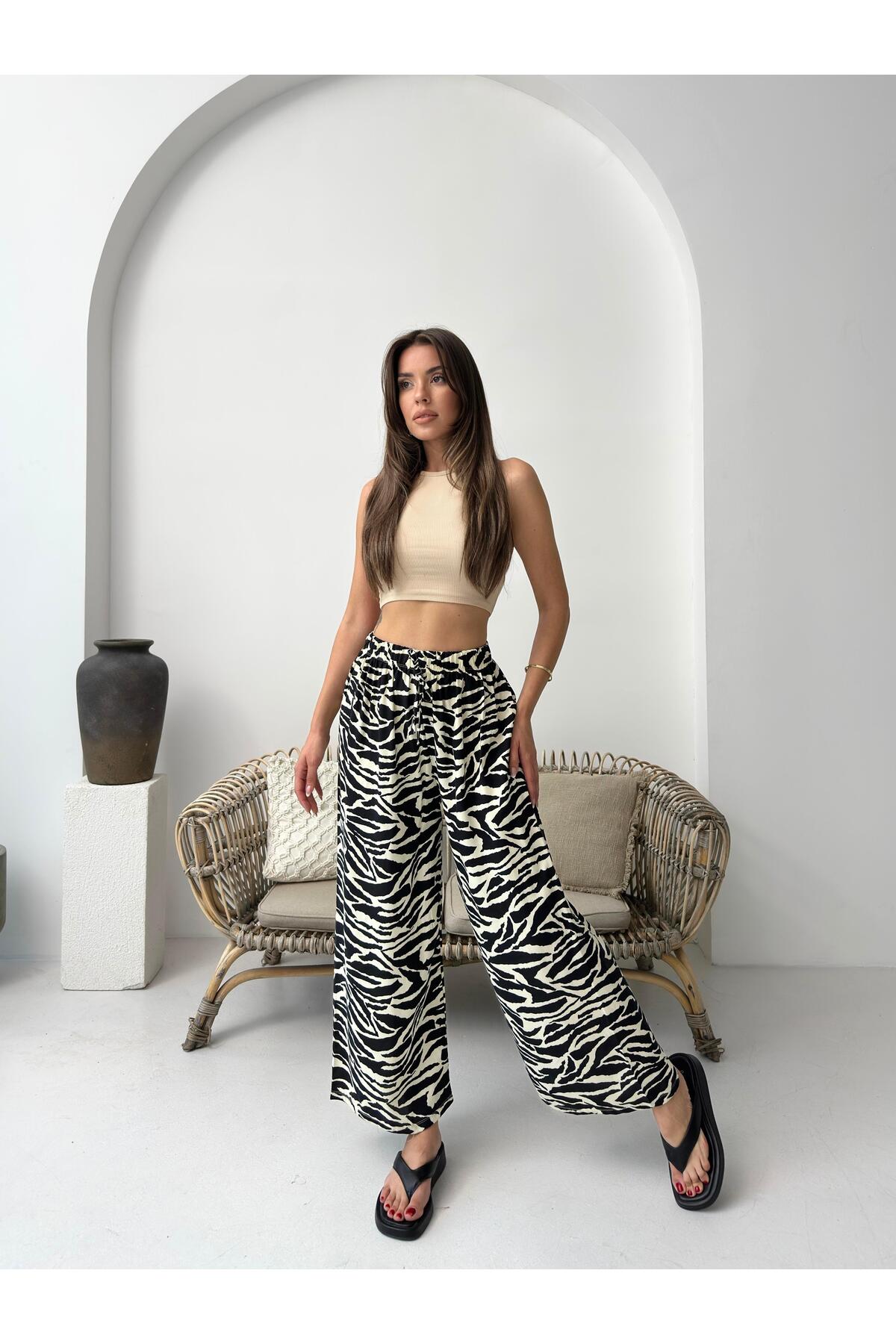 Siyah Zebra Desenli Bol Paça Pantolon